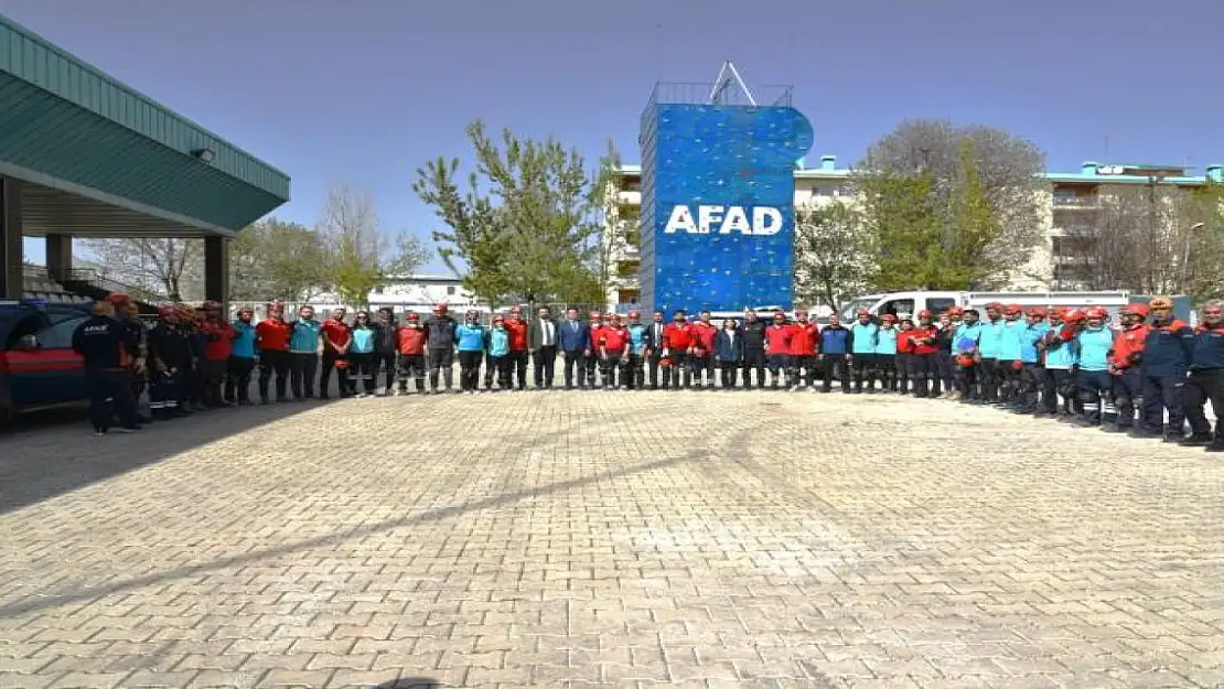 Ağrılı UMKE personeli Van'da 'arama kurtarma' eğitimi