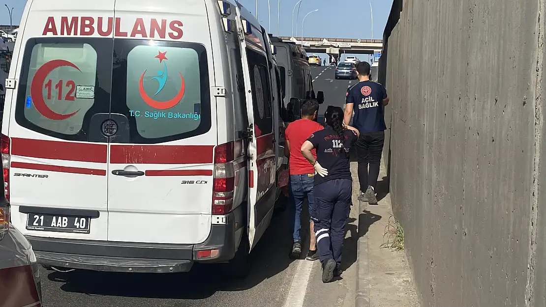 Minibüs ile otomobil birbirine girdi: 7 yaralı