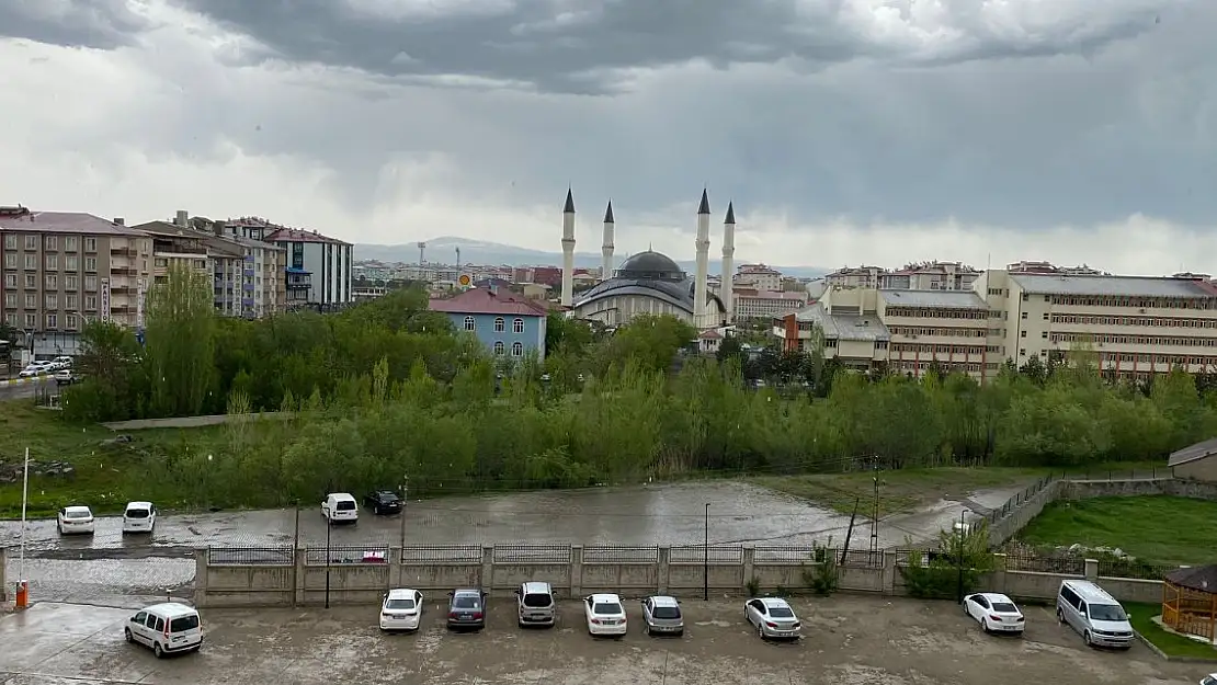 Ağrı'da bahar yağmurları başladı