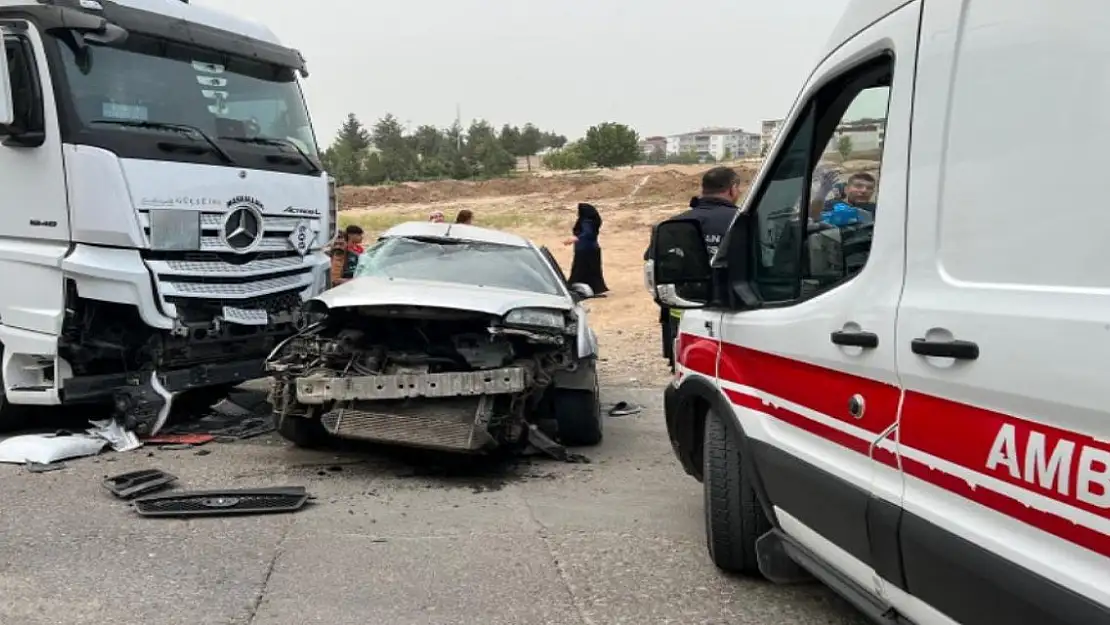 Faciadan ramak kaldı! tankere çarptı: 2 yaralı