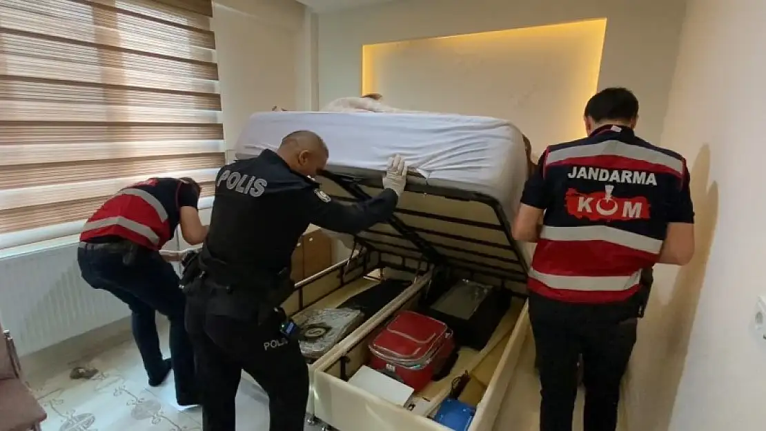 Diyarbakır'da dev operasyon: Aralarında avukatların da bulunduğu 20 gözaltı
