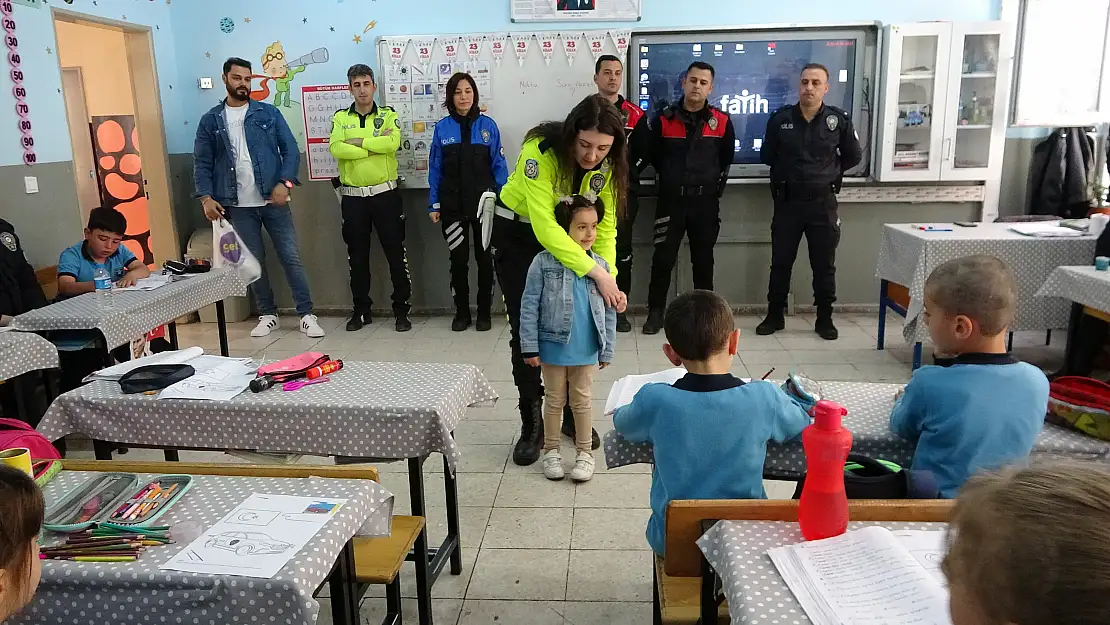 Tatvan'da 4 bin 250 öğrenciye polislik mesleği tanıtıldı