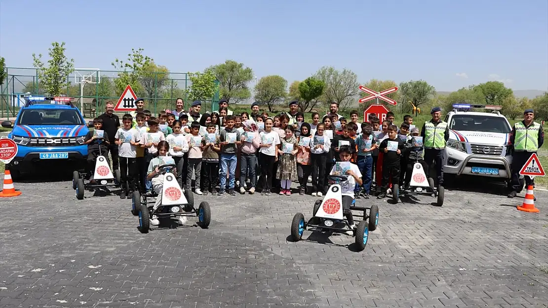Muş'ta öğrencilere trafik eğitimi verildi