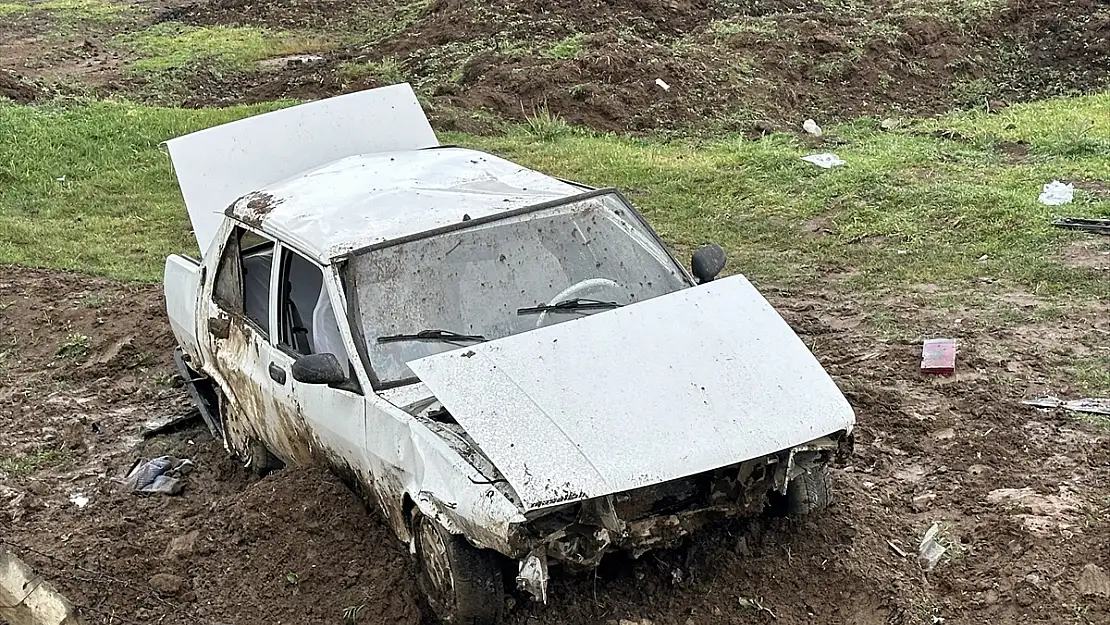 Van'da araç şarampole yuvarlandı: 5 yaralı