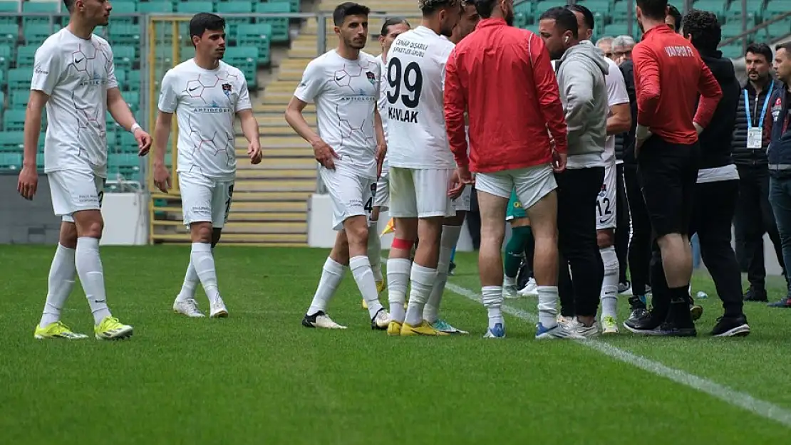 Vanspor Bursaspor maçının 22. dakikasında neden sahadan çekildi?