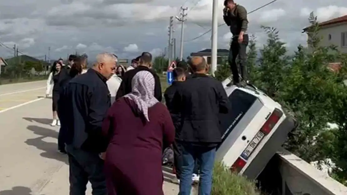 Arabanın üzerine çıktı, hem yaralıları izledi hem sağlık ekiplerini aradı