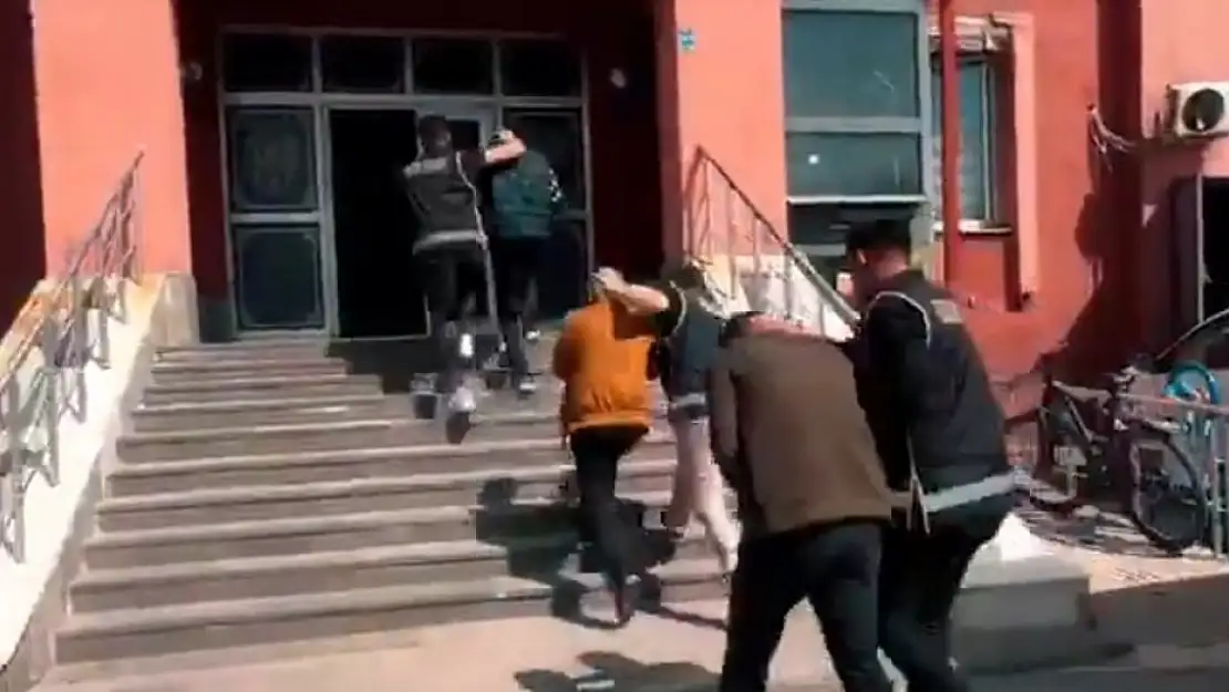 5 ilde göçmen kaçakçılarına operasyon: 29 gözaltı