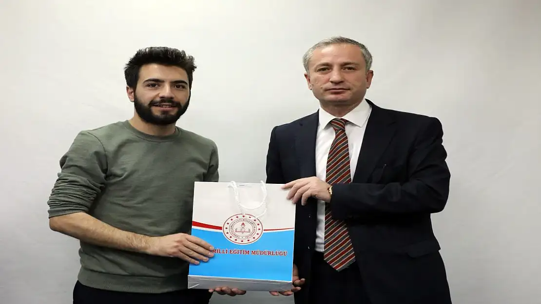 Ağrı'da başarılı öğrenci ve okullara ödül töreni