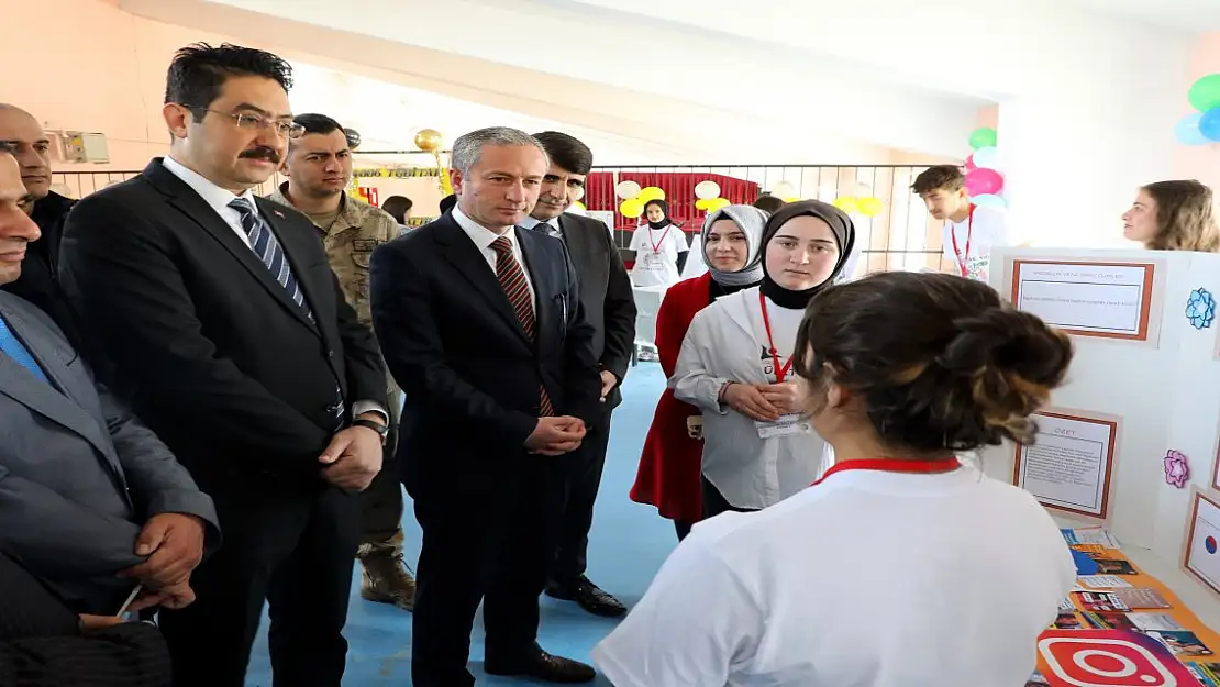 Hamur'da TÜBİTAK 4006 Bilim Fuarı açıldı