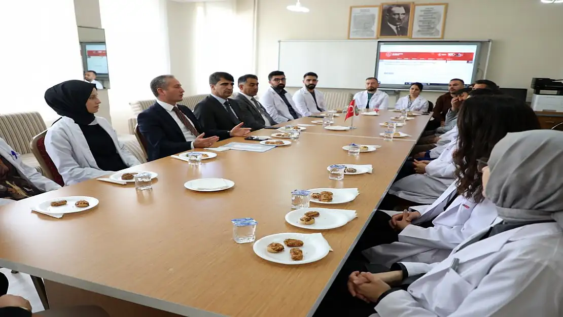 Ağrı Milli Eğitim Müdürü Kökrek Hamur'da öğretmenlere Maarif Modeli'ni anlattı