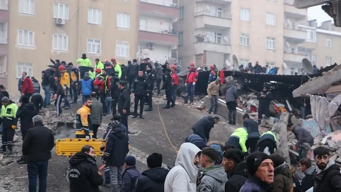 Diyarbakır'da 60 kişinin hayatını kaybettiği Yoldaş Apartmanı davasında müteahhit yargılandı