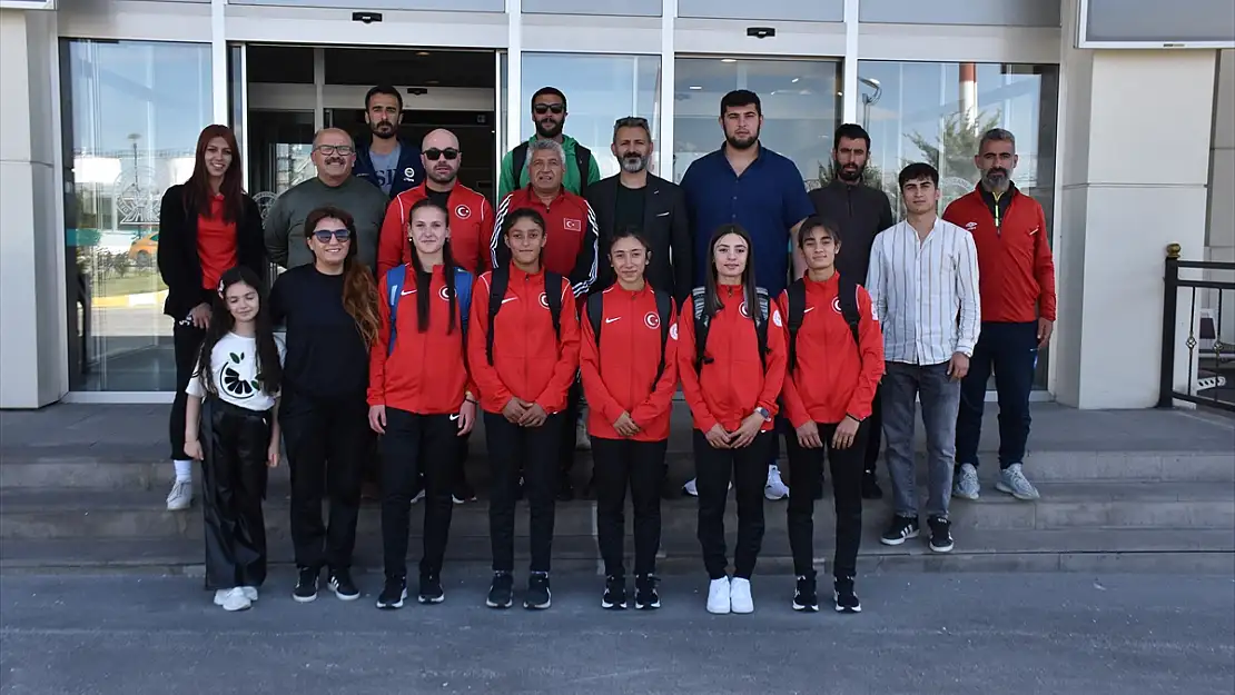 Vanlı atlet kızları Dünya  Şampiyonası için Kenya'ya uğurlandı