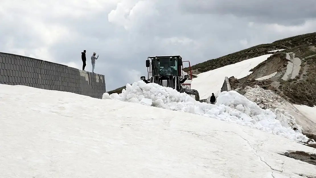 Bitlis'te Nemrut Krater Gölü Yolu Tekrar Ulaşıma Açıldı