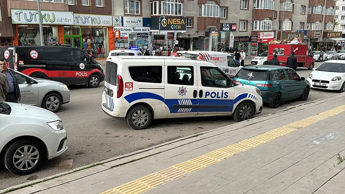 Erzurum'da trafikte yol verme kavgası: 1 yaralı