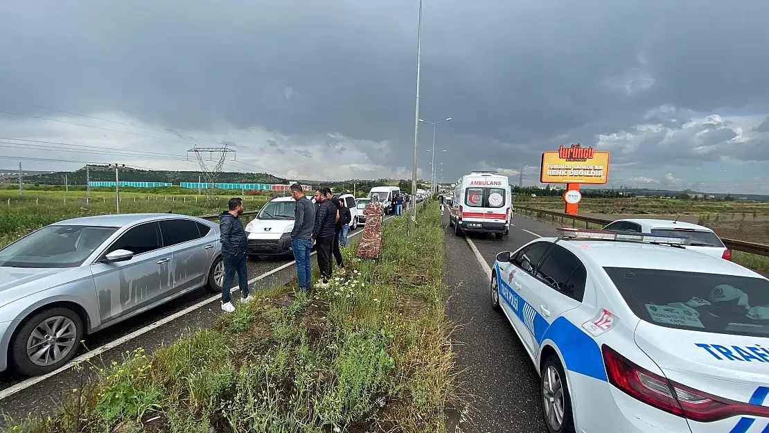 Diyarbakır'da 8 araçlı zincirleme kaza