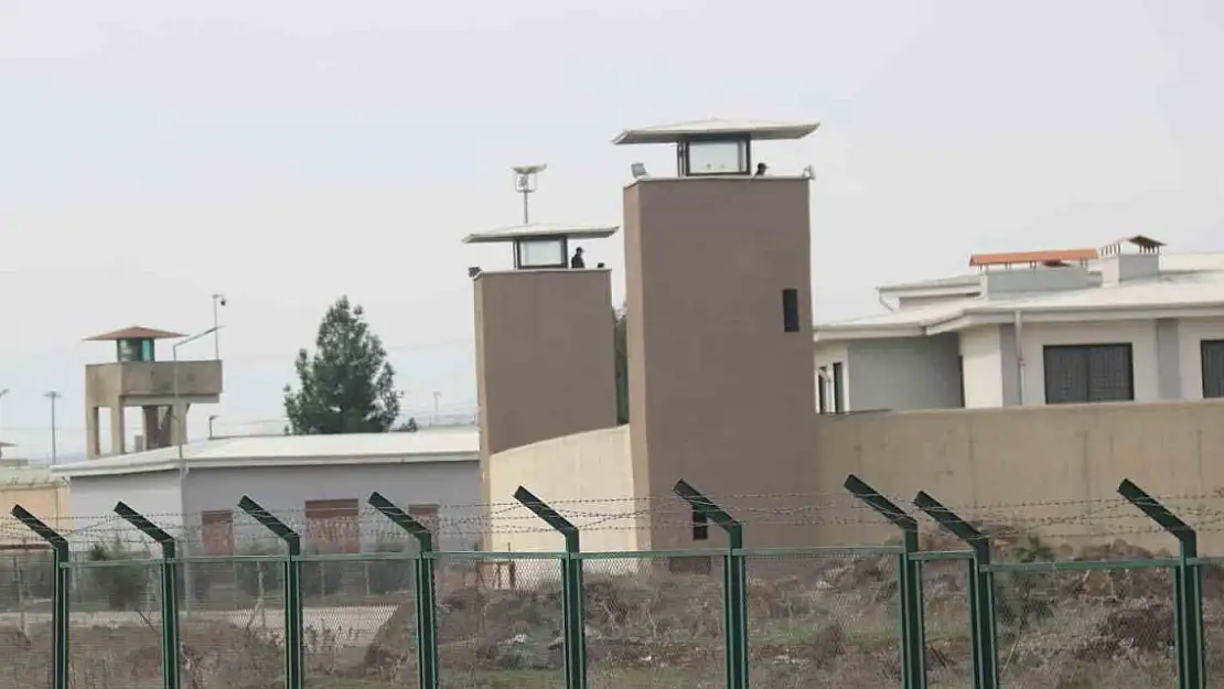 Diyarbakır'da cezaevinde çok sayıda mahkum ve personel zehirlendi