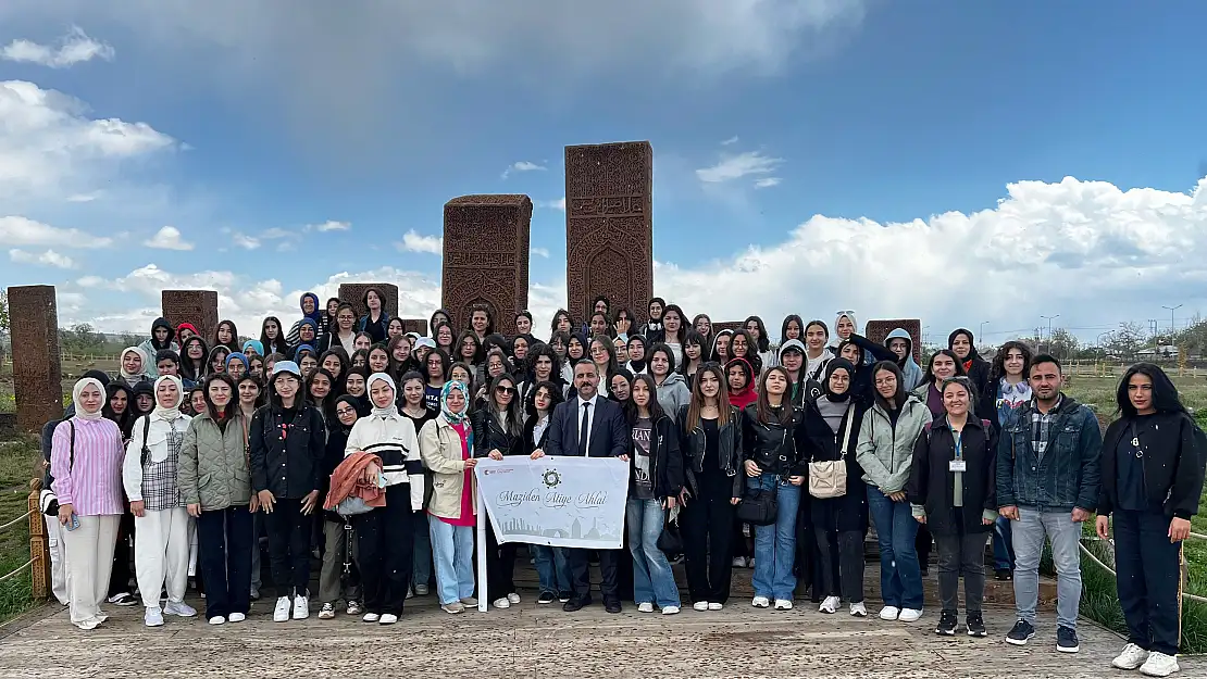 Öğrencilere 'Maziden Atiye Ahlat' programıyla bölge tanıtılıyor