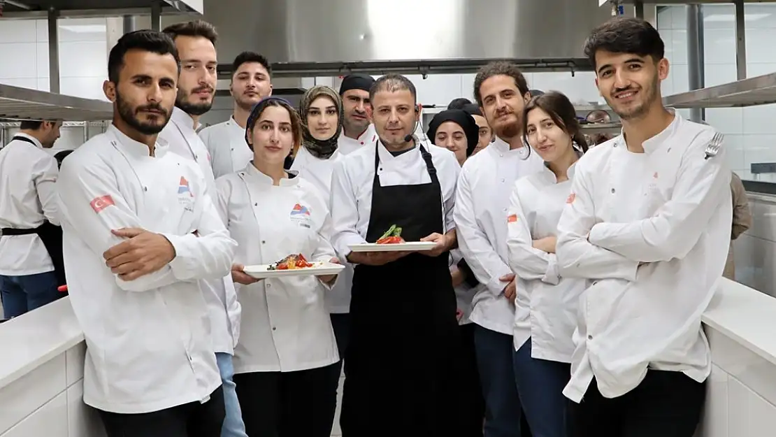 Kıdemli şeften üniversite öğrencilerine gastronomi eğitimi