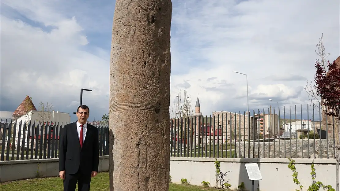 Kaçak kazıda ortaya çıkan 6 tonluk dikili taş Erzurum Müzesi'nde sergileniyor