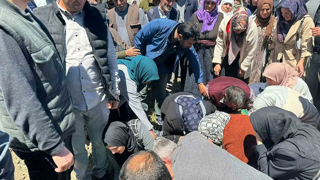 İstanbul'da eski nişanlısının saldırısına uğrayan Bahar, memleketi Iğdır'da toprağa verildi