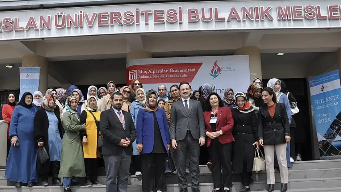 Muş'ta 105 akademisyenin katılımıyla sempozyum düzenlendi