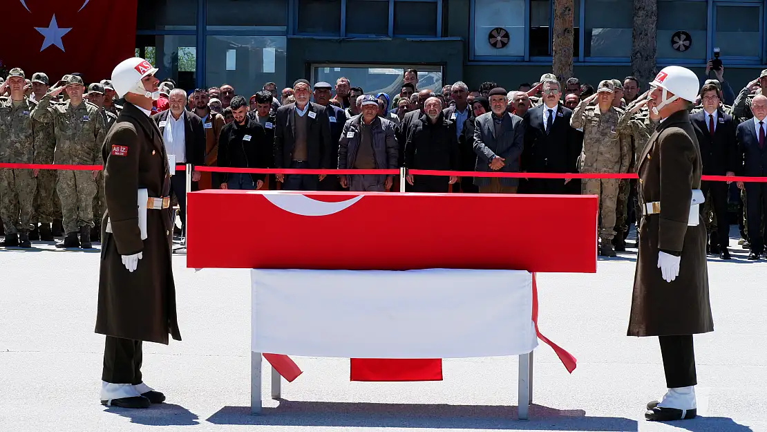 Erzurum şehidine ağladı