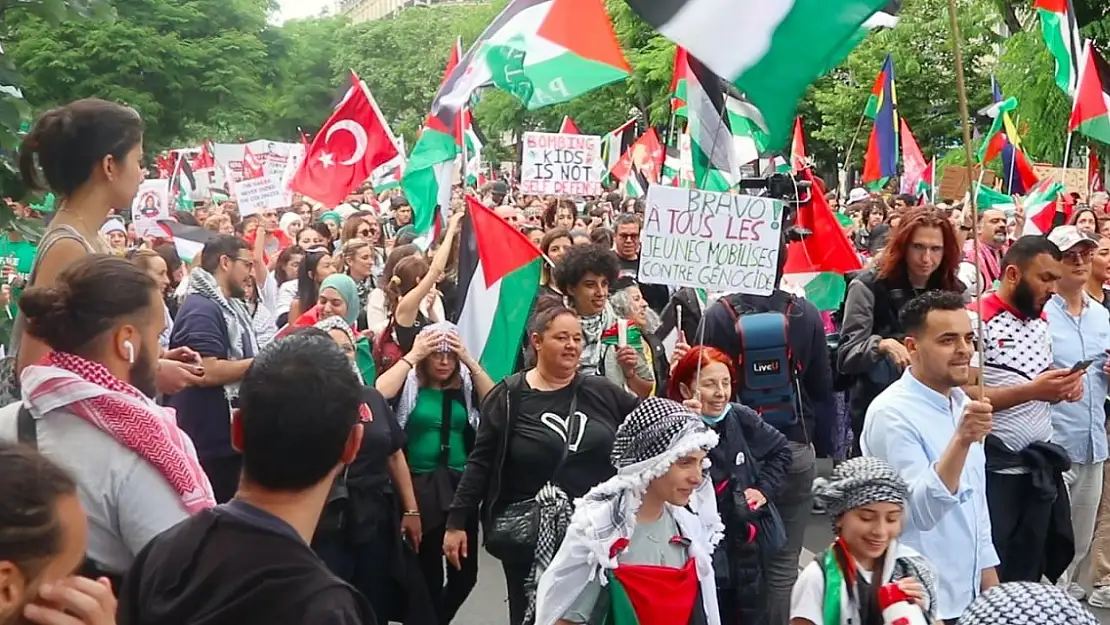 Paris'te Filistin'e destek İsrail'e tepki