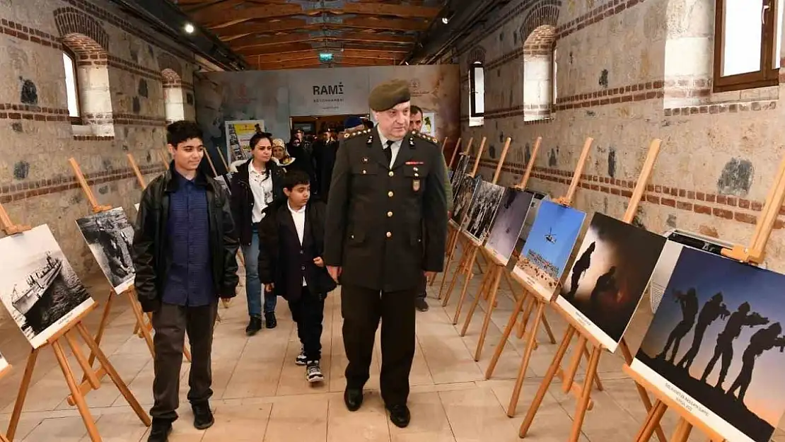 Cumhuriyet'in 100'üncü yılına özel fotoğraf sergisi