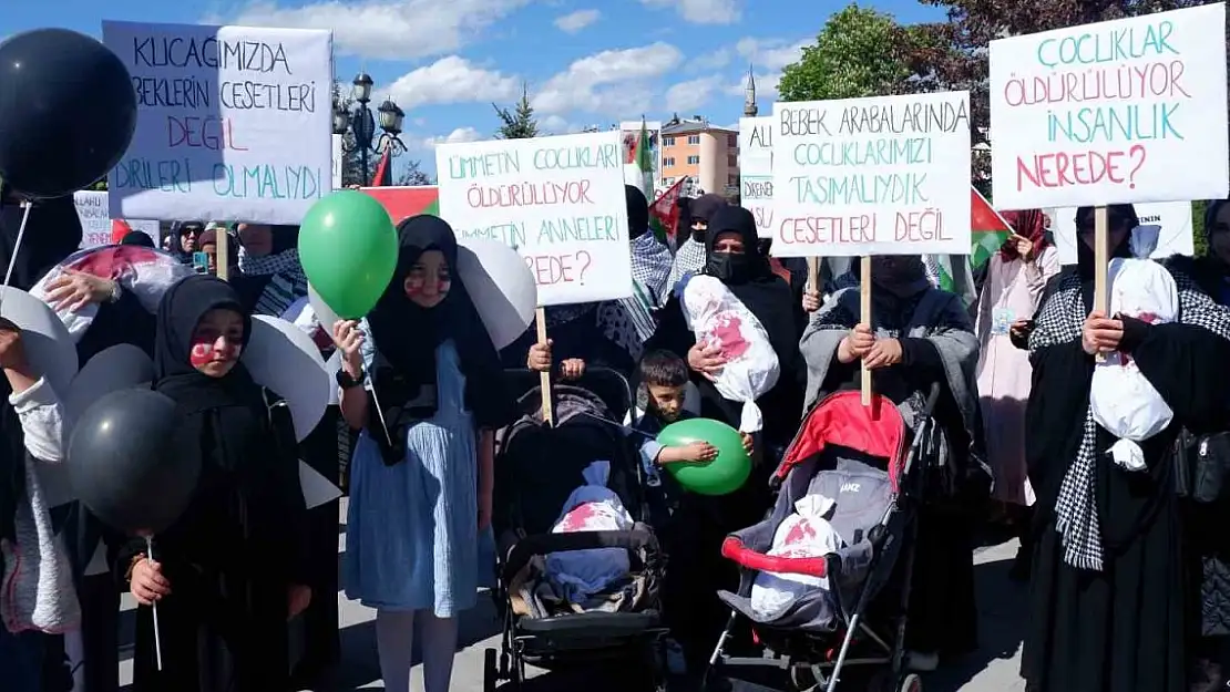 Erzurum'da sağlıkçıların sessiz yürüyüşü sürüyor