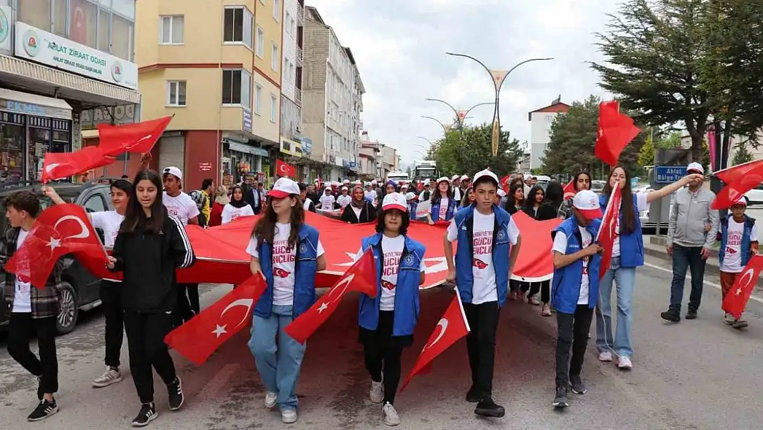 Ahlat'ta 19 Mayıs Atatürk'ü Anma Gençlik ve Spor Bayramı kutlandı