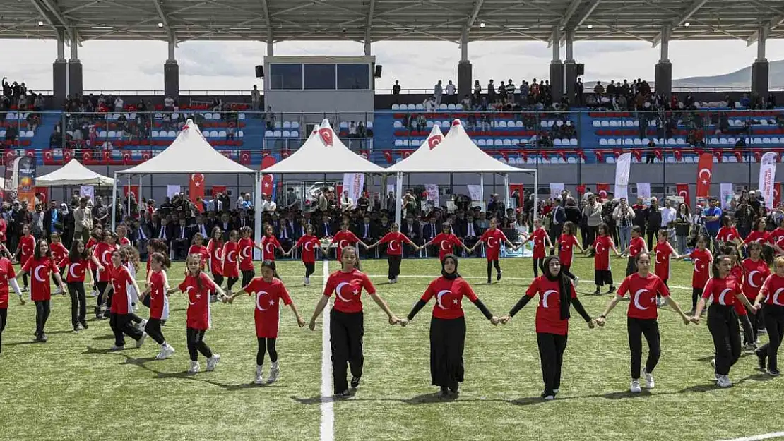 Van ve çevre illerde 19 Mayıs Atatürk'ü Anma, Gençlik ve Spor Bayramı kutlandı