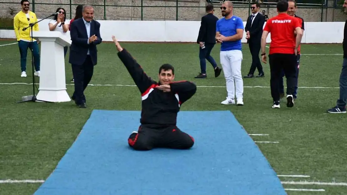 Tatvan'da 19 Mayıs Atatürk'ü Anma, Gençlik ve Spor Bayramı kutlandı