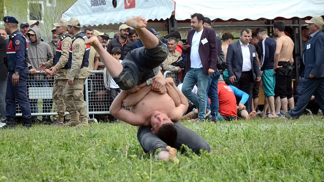 Kars'ta Geleneksel Karaurgan Karakucak Güreş Şenlikleri yapıldı