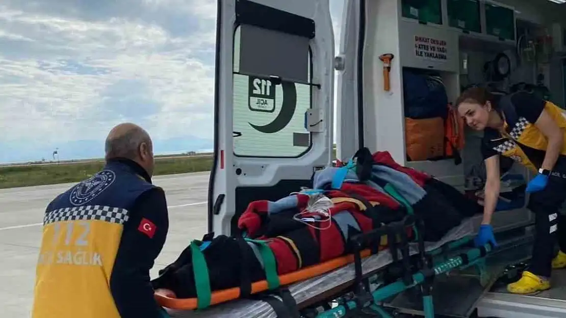 Attan düşen hasta helikopter ambulansla Van'a sevk edildi