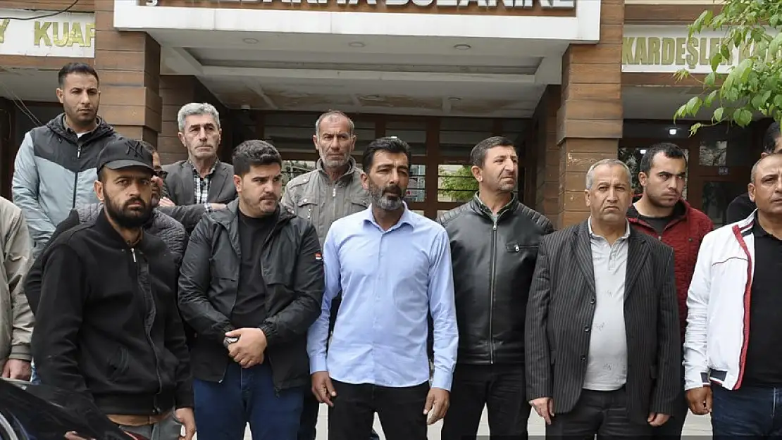 Muş'ta işten çıkarılan belediye çalışanları açıklama yaptı