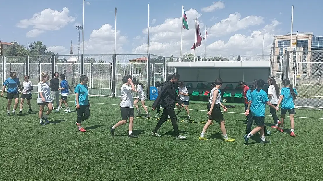 Kızlar gözünü yarı finale dikti
