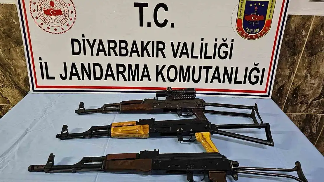 Diyarbakır'da durdurulan araçta 3 adet AK-47 ele geçirildi