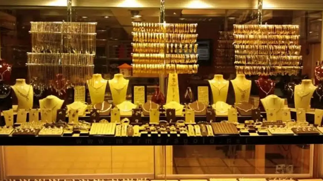 Kuyumcu dükkanından 3 milyon lira değerinde altın çalan 2 kişi yakalandı