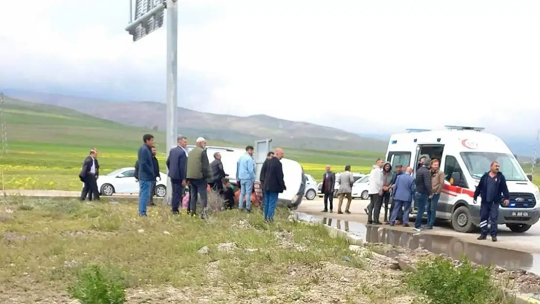 Ağrı-Diyadin yol ayrımında kaza!