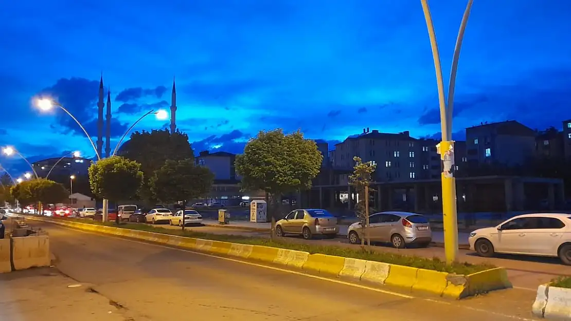 Ağrı'da Maviye Bürünen Gökyüzünün Güzelliği
