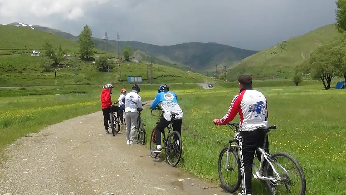 Bitlis'te doğaseverler 20 kilometrelik parkurda pedal çevirdi