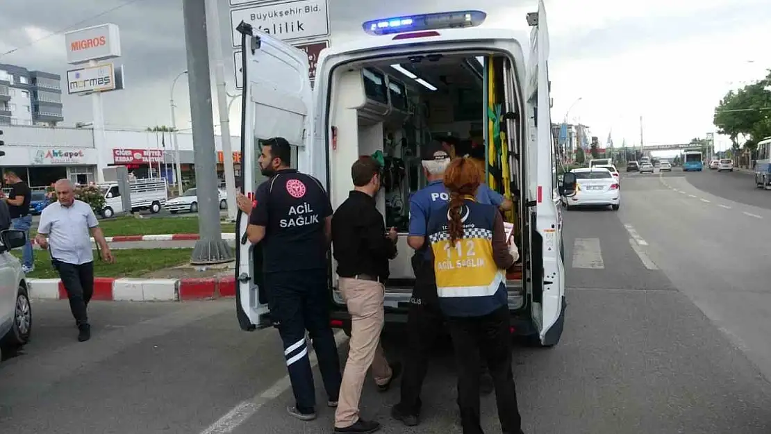 Ekip otosunun karıştığı kazada 2'si polis 3 kişi yaralandı