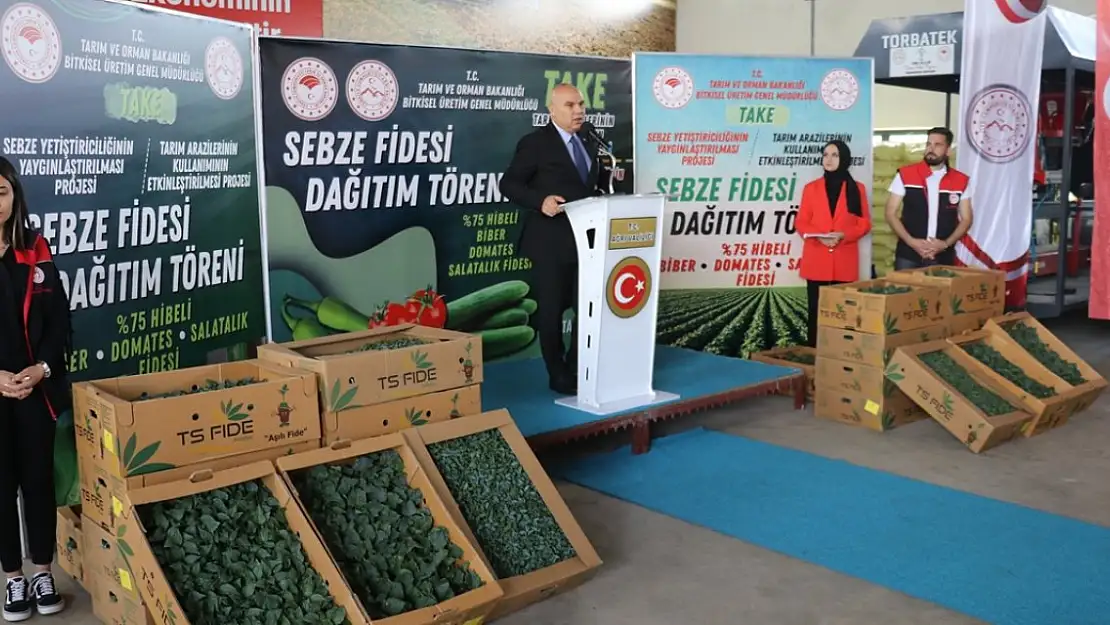 Ağrı'da 500 çiftçiye sebze fidesi verildi