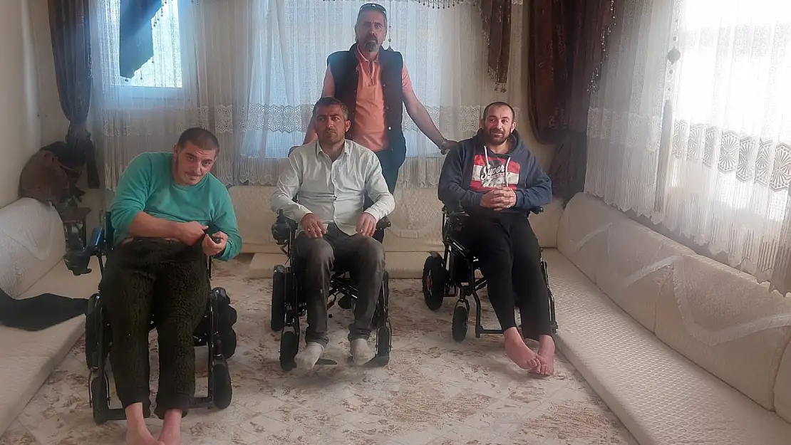 Felçli üç kardeş, akülü sandalyelerine kavuştu