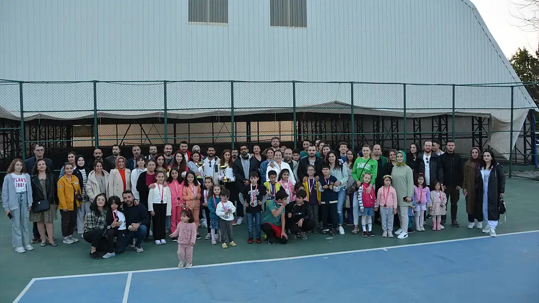 Bitlis'te tenis turnuvasına yoğun ilgi