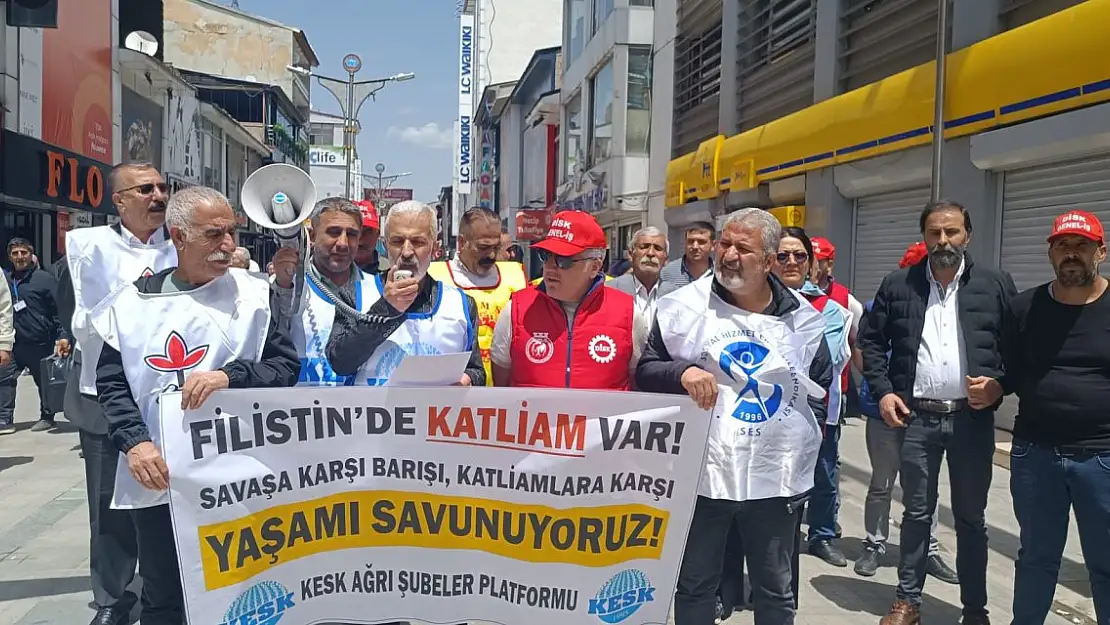 Ağrı'da KESK üyeleri Filistin için yürüdü