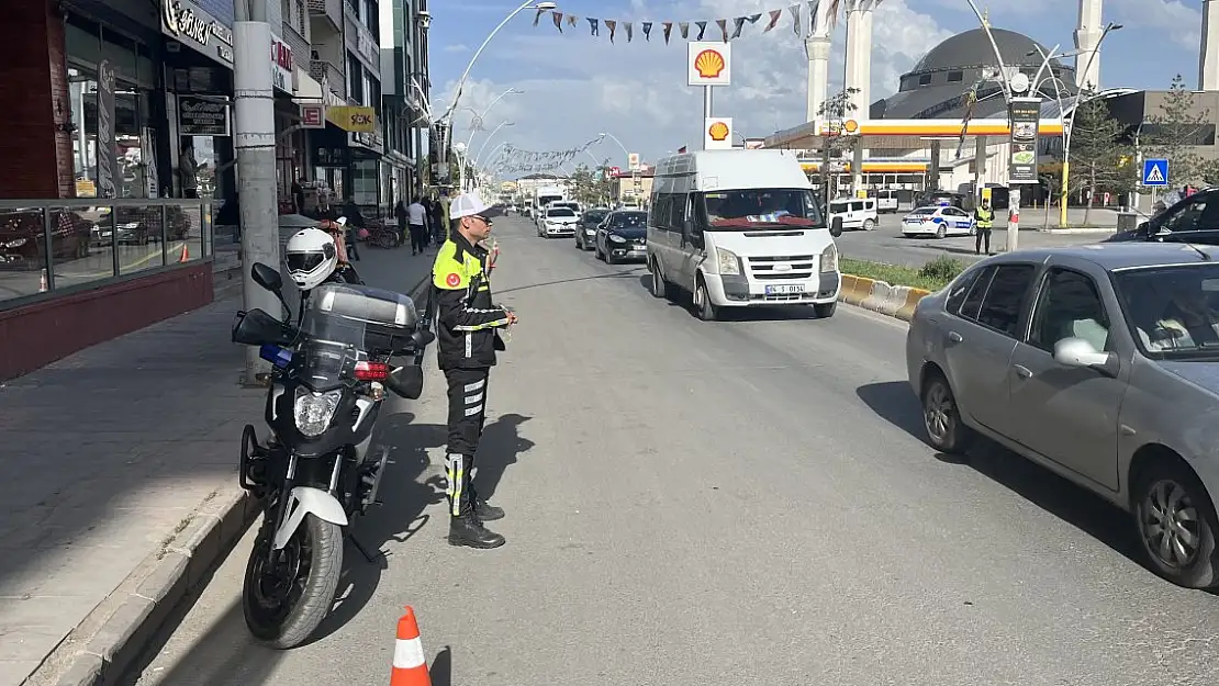 Ağrı polisi düzensiz parkı düzeltti