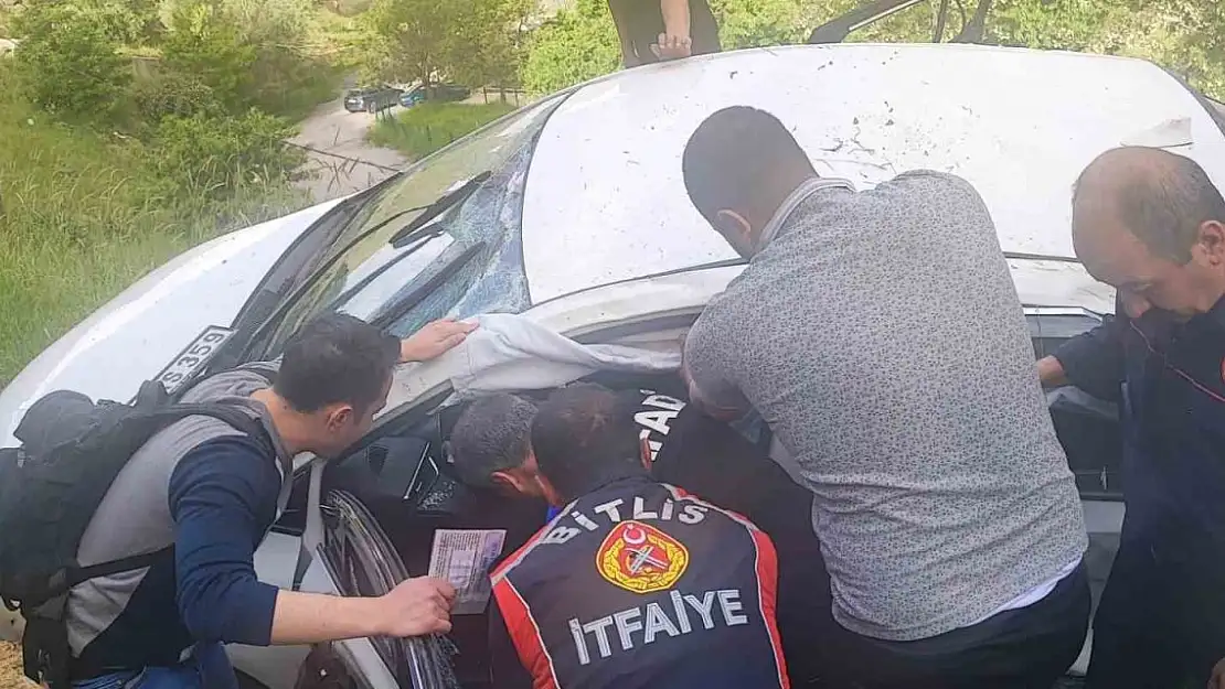 Bitlis'te minibüsle otomobil çarpıştı: 1 yaralı