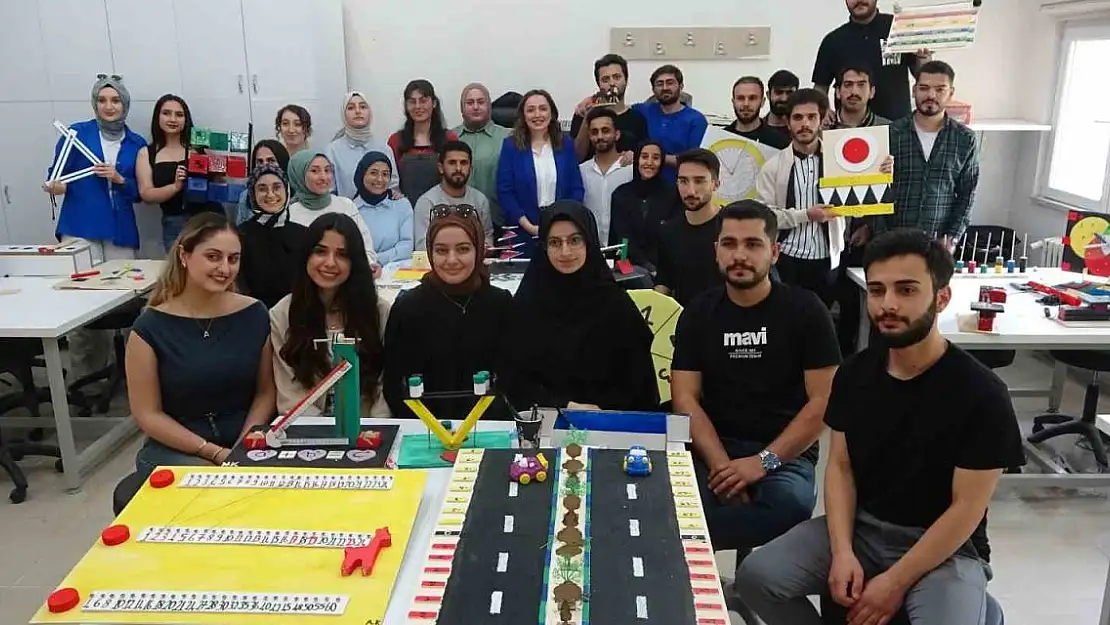 Matematik öğretmenliği adayları ahşap materyallerle fark oluşturuyor