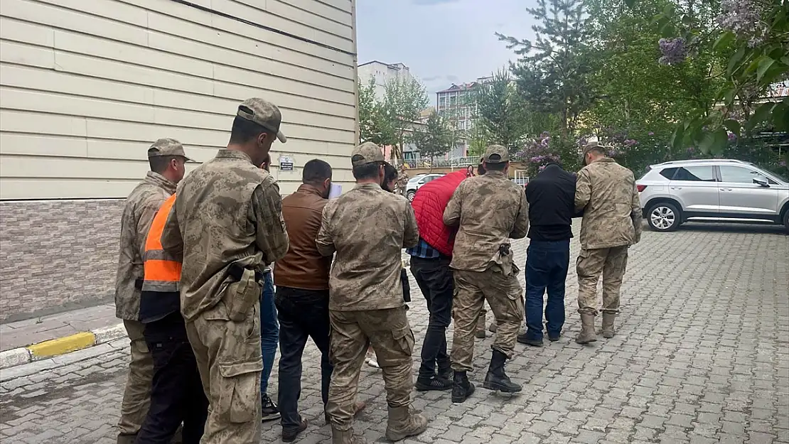 Kars'tan uyuşturucu alıp Ardahan'da satmaya çalışırken yakalandılar
